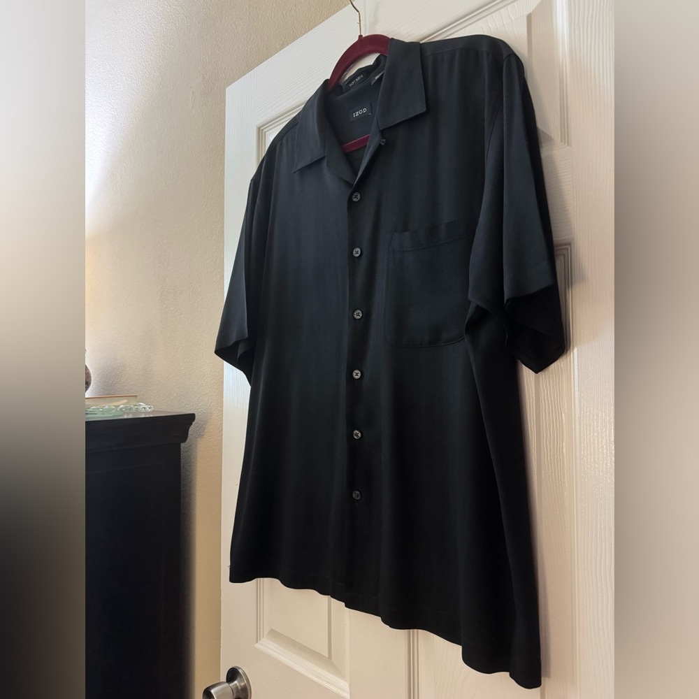 Izod Short-Sleeve, Button-Down Silk Camp Shirt in Black - Picture 3 of 6